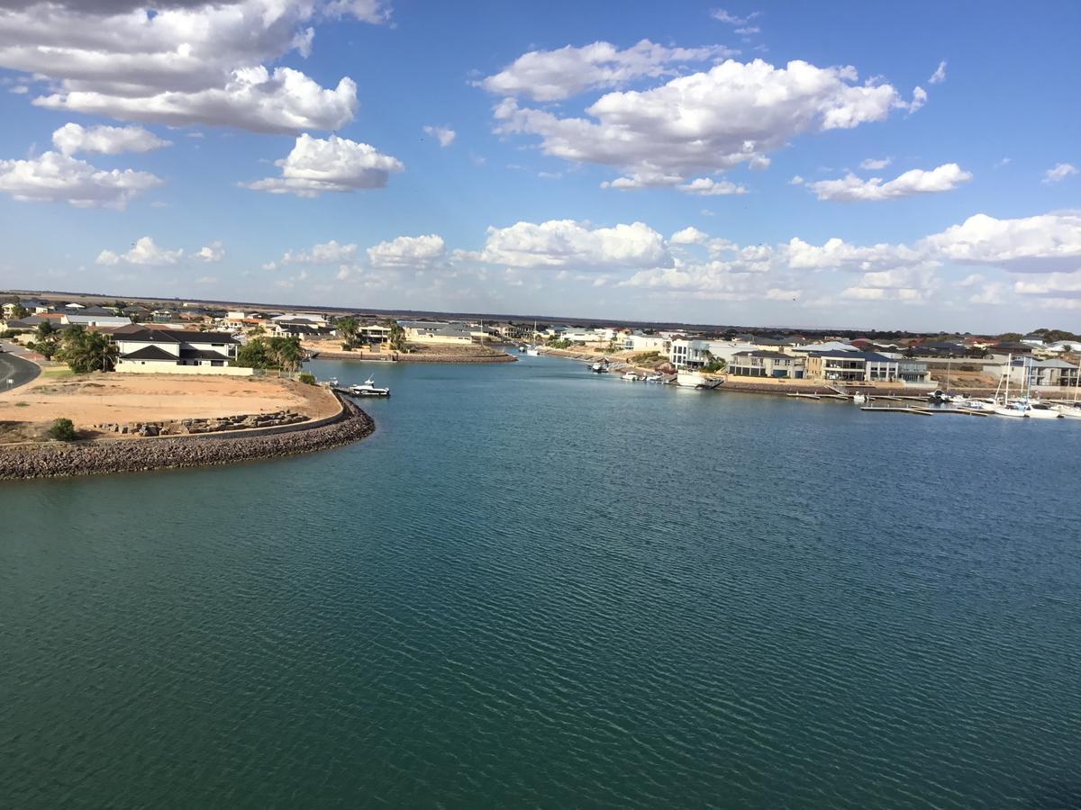 Wallaroo Marina Waterfront Luxe Apartment ภายนอก รูปภาพ