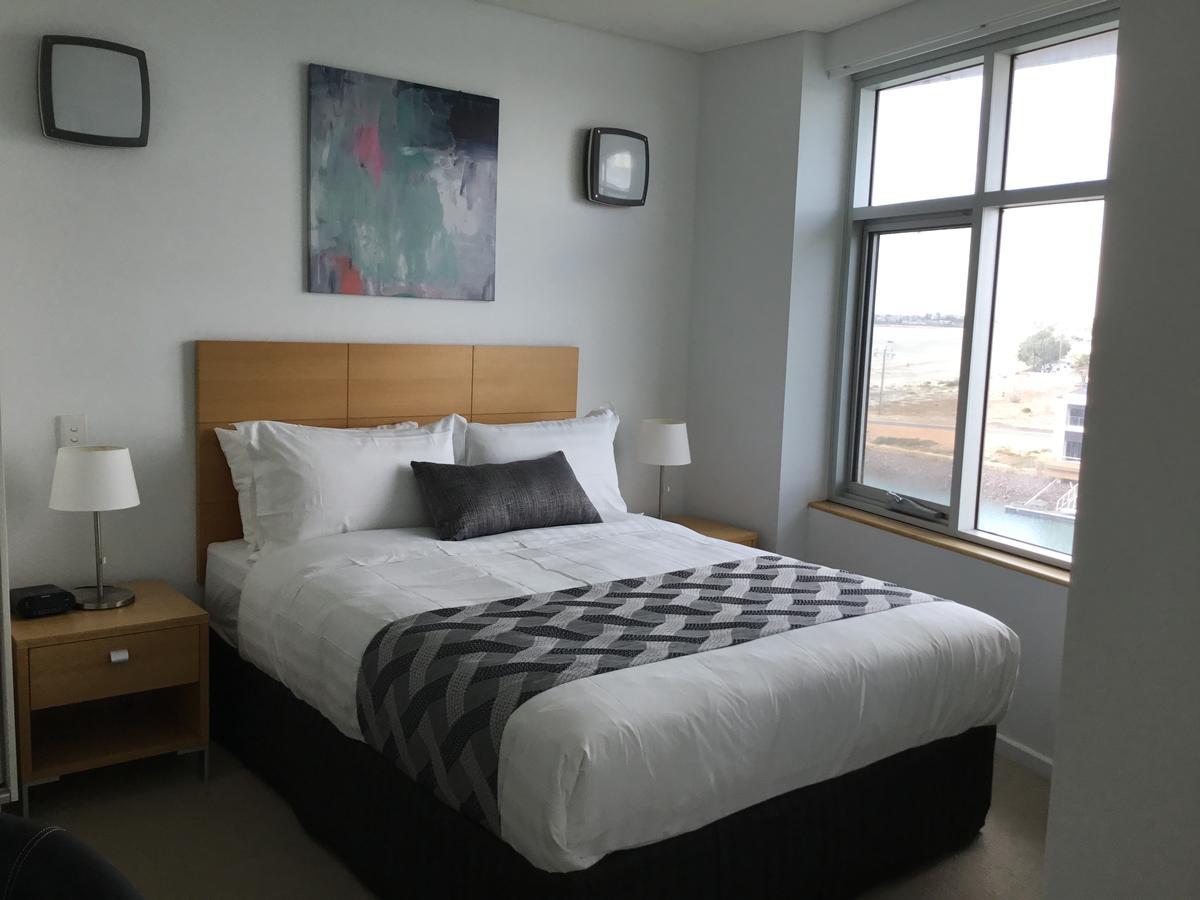 Wallaroo Marina Waterfront Luxe Apartment ภายนอก รูปภาพ
