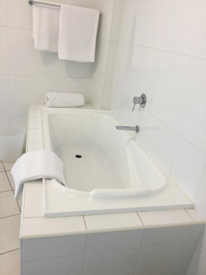 Wallaroo Marina Waterfront Luxe Apartment ภายนอก รูปภาพ